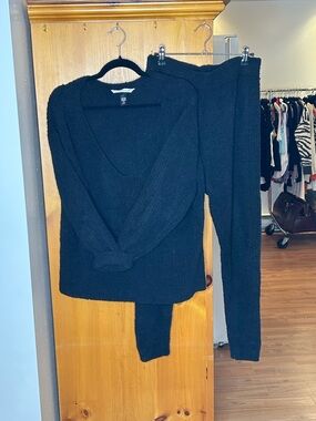 Victoria's Secret Black Cozy Fleece V‑Neck Top and Skinny Pants Set❤️M